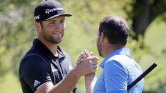 MIA53 AUSTIN (TX, EEUU), 21/03/2017.- Los golfistas espa&ntilde;oles Jon Rahm (i) y Sergio Garc&iacute;a se saludan en una pr&aacute;ctica este, martes 21 de marzo de 2017, para el PGA Tour de golf Dell Technologies, que inicia este 22 hasta el 26 marzo en el Country Club de Austin (Texas, EE.UU.). EFE/CHRIS COVATTA
 
 
 