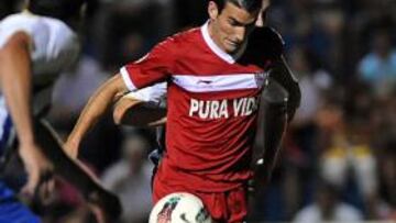 <b>GUSTA. </b>Alejandro Alfaro, una opción para la punta bermellona.