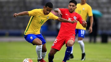 Chile rescata un trabajado empate con un jugador menos
