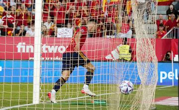 2-0. Pablo Sarabia celebra el segundo gol.