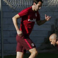 Tiago y Godín entran en la lista de convocados para Valencia