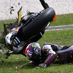 Carrusel de caídas con victoria de Arbolino en nueve vueltas