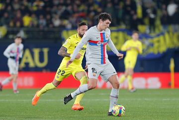 Andreas Christensen controla el balón.