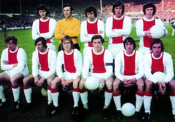 Johan Cruyff fue el impulsor de los ¨¦xitos del Ajax de mediados de los a?os 60 hasta inicios de los a?os 70. El Ajax se convirti¨® en el claro dominador del f¨²tbol del viejo continente, consiguiendo 6 Ligas y 4 Copas, 3 Copas de Europa, 1 Copa Intercontinental y 1 Supercopa de Europa.