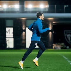 Yuri Berchiche, dobles sesiones físicas en Ibiza