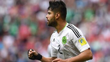 N&eacute;stor Ara&uacute;jo durante un partido con la selecci&oacute;n mexicana.