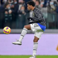 Cuadrado de lateral o extremo, la duda de Allegri ante Bologna