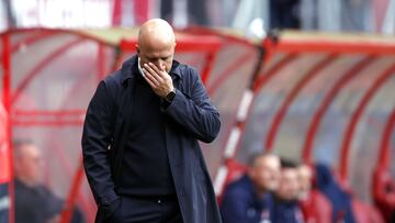 Arne Slot hablará con Santiago Giménez por “exceso de confianza”