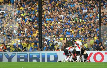 Soccer Football - Copa Libertadores Final - First Leg - Boca Juniors v River Plate - Alberto J. Armando Stadium, Buenos Aires, Argentina - November 11, 2018  River Plate players celebrate their second goal scored by Boca Juniors' Carlos Izquierdoz  