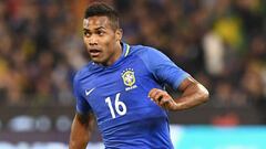 Alex Sandro entra en la convocatoria de Brasil ante Chile