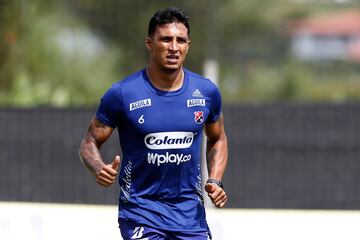 El capitán de la última estrella del Medellín tuvo su primer entrenamiento en su nuevo ciclo con el club y fue presentado ante los medios de comunicación.