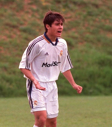 Formado en la cantera blanca, Aganzo debutó con el primer equipo en la temporada 1999/2000. La competencia en la delantera era feroz, lo que limitó sus oportunidades. A pesar de ello, su paso por el club le permitió adquirir experiencia de élite y compartir vestuario con grandes figuras, algo que marcó sus primeros años como profesional.