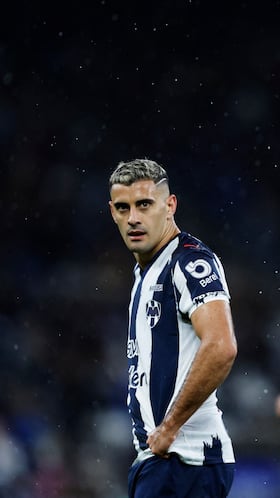 Soccer Football - Liga MX - Monterrey v Toluca - Estadio BBVA, Monterrey, Mexico - January 10, 2026 Monterrey's German Berterame looks on REUTERS/Daniel Becerril
