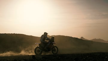 Yann Di Mauro, del equipo Rsmoto Honda Rally Team, en acción durante la etapa prólogo del Rally Dakar 2025.