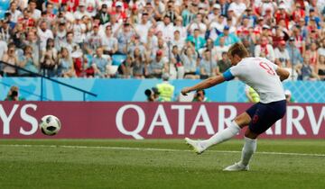 Harry Kane recibe una falta flagrante de Aníbal Godoy y el árbitro no dudó en señalar penalti. El propio Harry Kane volvía a anotar desde los 11 metros