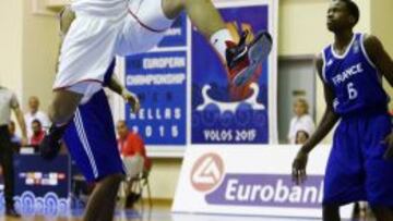 Ramón Vilà machaca el aro de Francia.