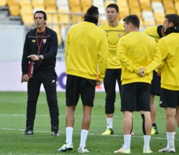 Fue presentado en enero de 2013 por Jose Mar¨ªa del Nido y ha dirigido al conjunto sevillano hasta el final de la temporada 2015-2016. Con los sevillistas ha cosechado sus mayores ¨¦xitos, ganando la Europa League tres a?os consecutivos (2014, 2015 y 2016).