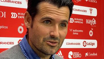 Lolo Escobar, entrenador del CD Mirand&eacute;s, durante la rueda de prensa previa al partido ante el CD Legan&eacute;s.