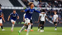 Mateo Joseph celebra un gol con el equipo filial del Leeds.