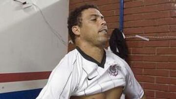 <b>MUSCULOSO.</b> El delantero brasileño del Corinthians Ronaldo salió al paso de los rumores acerca de su sobrepeso y manifestó que el problema es de masa muscular.