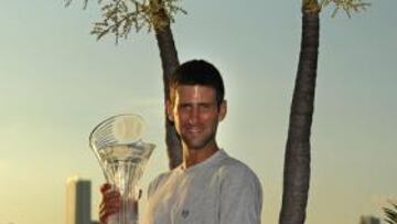 <b>CON MIAMI AL FONDO. </b>Novak Djokovic posó ayer frente al 'skyline' de Miami, donde conquistó el título.