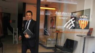 Amadeo Salvo, tras salir de una reunión.