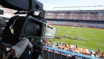 Cámaras de televisión en el Vicente Calderón.
