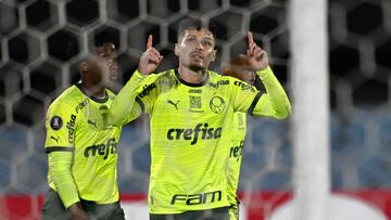 Palmeiras' midfielder Raphael Veiga (R) celebrates after scoring during the Copa Libertadores group stage second leg football match between Uruguay's Liverpool and Brazil's Palmeiras, at the Centenario stadium in Montevideo, on May 9, 2024. (Photo by Eitan ABRAMOVICH / AFP)