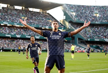 Chicharito: “I admire Bellingham’s ability to adapt”