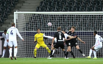 2-1. Karim Benzema marcó el primer gol en el minuto 87.