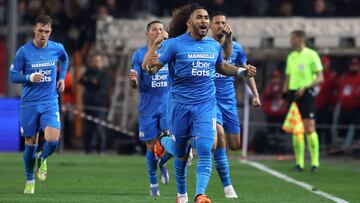 Soccer Football - Europa Conference League - Quarter Final - Second Leg - PAOK v Olympique Marseille - Toumba Stadium, Thessaloniki, Greece - April 14, 2022 Olympique de Marseille&#039;s Dimitri Payet celebrates scoring their first goal with teammates REU