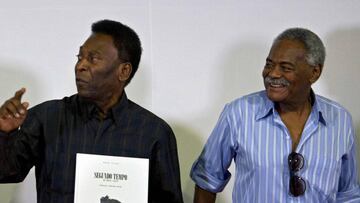 Pel&eacute; junto a Coutinho en la presentaci&oacute;n de un libro en 2015. 