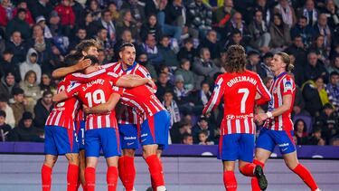 Los jugadores del Atlético celebran uno de los goles ante el Valladolid.
