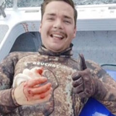 Un buzo sobrevive al ataque de un tiburón de 2 metros