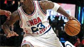 <B>MÁXIMO ANOTADOR DE LOS ALL STAR.</B> Con los veinte puntos de Atlanta, Michael Jordan se convirtió en el máximo anotador de los All Stars. El número 23 de los Wizards ha jugado trece encuentros, aunque ha estado seleccionado en 14, y totalizado 262 puntos, lo que significa un promedio de 21 por partido.