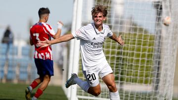 Nico Paz celebra un gol al Atlético con el Juvenil A esta temporada.