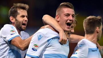 . Genoa (Italy), 10/12/2016.- Lazio&#039;s Serbian midfielder Sergej Milinkovic Savic (C) celebrates with his team-mates Bosnian midfielder Senad Lulic and Serbian defender Dusan Basta after scoring a goal during the Italian Serie A soccer match Uc Sampdoria vs Ss Lazio at Luigi Ferraris Stadium in Genoa, Italy, 10 December 2016. (G&eacute;nova, Italia) EFE/EPA/SIMONE ARVEDA