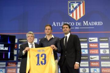 Enrique Cerezo, Jan Oblak y José Luis Pérez Caminero.