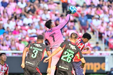 Se hunden las Chivas de Milito