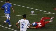 Herrera fue figura en un duelo lleno de polémicas