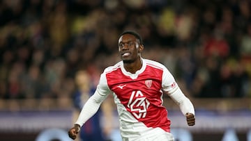 Balogun supera a Raúl Jiménez