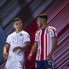 Chivas presenta su uniforme