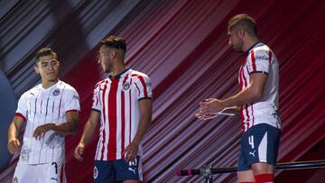 Chivas presenta su uniforme