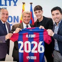 Héctor Fort renueva con el Barça hasta 2026