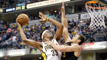 INDIANAPOLIS, IN - APRIL 12: Myles Turner #33 of the Indiana Pacers shoots the ball while defended by Kris Humprhies #43 of the Atlanta Hawks at Bankers Life Fieldhouse on April 12, 2017 in Indianapolis, Indiana. NOTE TO USER: User expressly acknowledges and agrees that, by downloading and or using this photograph, User is consenting to the terms and conditions of the Getty Images License Agreement Andy Lyons/Getty Images/AFP
== FOR NEWSPAPERS, INTERNET, TELCOS & TELEVISION USE ONLY ==