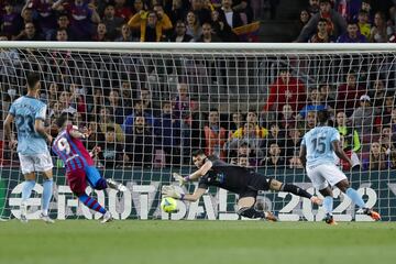 Memphis Depay anot¨® el 1-0 tras un jugad¨®n de Dembel¨¦.