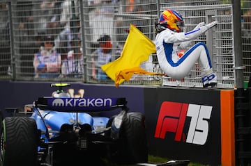 El espa?ol Carlos Sainz se accident durante la primera vuelta del Gran Premio de Australia de F1 en el Circuito Albert Park, en Melbourne.