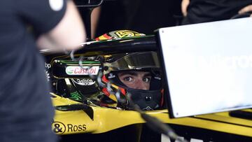 Carlos Sainz, con su Renault. 