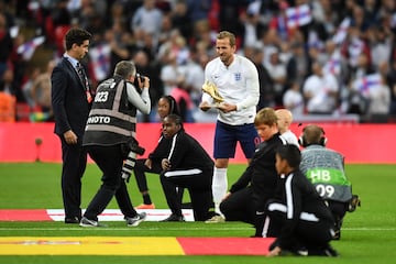 Harry Kane con la bota de oro, trofeo de máximo goleador del mundial de Rusia.