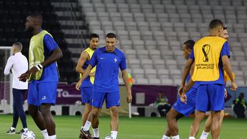 Soccer Football - FIFA World Cup Qatar 2022 - France Training - Al Sadd SC Stadium, Doha, Qatar - December 9, 2022  France's Kylian Mbappe, William Saliba and Jules Kounde during training REUTERS/Ibraheem Al Omari